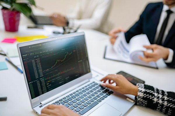 Est-il possible d'améliorer la gestion des actifs grâce à Online Asset ?