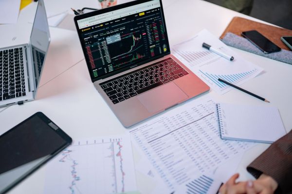 Est-il possible d'améliorer la gestion des actifs grâce à Online Asset ?